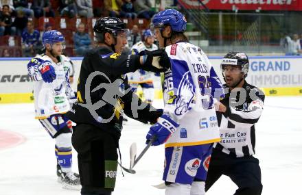 EBEL. Eishockey Bundesliga. VSV gegen HC Pustertal Woelfe.  Anton Karlsson,  (VSV),  Shane Robert Hanna (Pustertal). Villach, am 24.9.2021.
Foto: Kuess
www.qspictures.net
---
pressefotos, pressefotografie, kuess, qs, qspictures, sport, bild, bilder, bilddatenbank