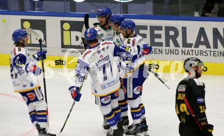 EBEL. Eishockey Bundesliga. VSV gegen HC Pustertal Woelfe. Torjubel Yannic Pilloni, Philipp Lindner, Maximilian Rebernig, Felix Maxa, Brett Flemming  (VSV). Villach, am 24.9.2021.
Foto: Kuess
www.qspictures.net
---
pressefotos, pressefotografie, kuess, qs, qspictures, sport, bild, bilder, bilddatenbank