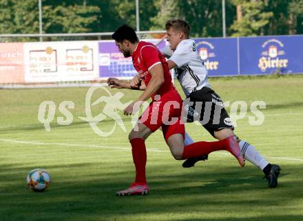 Fussball. Kaerntner Liga. Ferlach Atus gegen St. Michael/Bl..  Stephan Buergler (Ferlach), Simon Kap  (St. Michael). Ferlach, am 25.9.2021.
Foto: Kuess
www.qspictures.net
---
pressefotos, pressefotografie, kuess, qs, qspictures, sport, bild, bilder, bilddatenbank