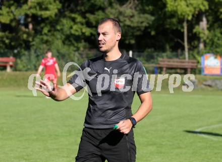 Fussball. Kaerntner Liga. Ferlach Atus gegen St. Michael/Bl..  Schiedsrichter Edin Omerhodzic. Ferlach, am 25.9.2021.
Foto: Kuess
www.qspictures.net
---
pressefotos, pressefotografie, kuess, qs, qspictures, sport, bild, bilder, bilddatenbank