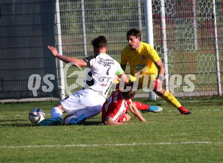 Fussball. Kaerntner Liga. KAC 1909 gegen Feldkirchen SV.  Marcel Reichmann, Alexander Maximinian Bergmann (KAC),   Sebastian Schmid (Feldkirchen). Klagenfurt, am 25.9.2021.
Foto: Kuess
www.qspictures.net
---
pressefotos, pressefotografie, kuess, qs, qspictures, sport, bild, bilder, bilddatenbank