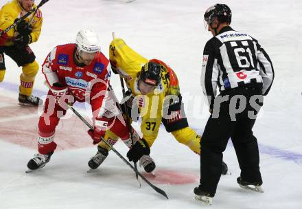 EBEL. Eishockey Bundesliga. KAC gegen	spusu Vienna Capitals. Thomas Hundertpfund,  (KAC),  Christof Kromp (Vienna Capitals). Klagenfurt, am 1.10.2021.
Foto: Kuess
www.qspictures.net

---
pressefotos, pressefotografie, kuess, qs, qspictures, sport, bild, bilder, bilddatenbank