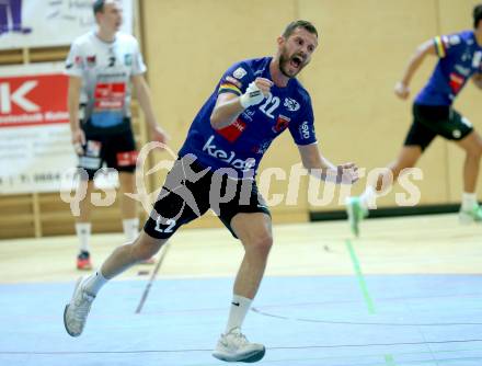 Handball. SC Kelag Ferlach gegen Sparkasse Schwaz Handball Tirol.   Jubel Dean Pomorisac (Ferlach). Ferlach, am 25.9.2021. 
Foto: Kuess
---
pressefotos, pressefotografie, kuess, qs, qspictures, sport, bild, bilder, bilddatenbank