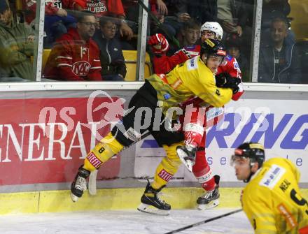 EBEL. Eishockey Bundesliga. KAC gegen	spusu Vienna Capitals. Martin Schumnig,  (KAC), Mathias Boehm  (Vienna Capitals). Klagenfurt, am 1.10.2021.
Foto: Kuess
www.qspictures.net

---
pressefotos, pressefotografie, kuess, qs, qspictures, sport, bild, bilder, bilddatenbank