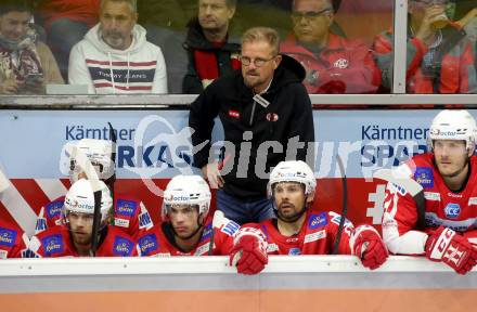 EBEL. Eishockey Bundesliga. KAC gegen	spusu Vienna Capitals. Trainer Petri Matikainen   (Vienna Capitals). Klagenfurt, am 1.10.2021.
Foto: Kuess
www.qspictures.net

---
pressefotos, pressefotografie, kuess, qs, qspictures, sport, bild, bilder, bilddatenbank