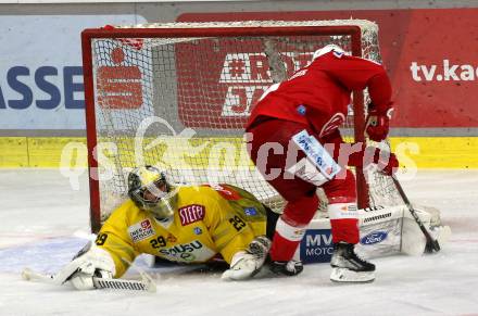 EBEL. Eishockey Bundesliga. KAC gegen	spusu Vienna Capitals. Johannes Bischofberger,  (KAC), Bernhard Starkbaum  (Vienna Capitals). Klagenfurt, am 1.10.2021.
Foto: Kuess
www.qspictures.net

---
pressefotos, pressefotografie, kuess, qs, qspictures, sport, bild, bilder, bilddatenbank