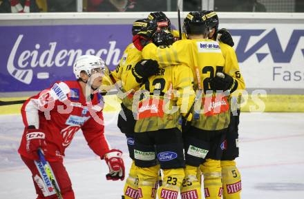 EBEL. Eishockey Bundesliga. KAC gegen	spusu Vienna Capitals. Torjubel Sascha Bauer, Luke Moncada, Fabio Artner, Anton Karlsson  (Vienna Capitals). Klagenfurt, am 1.10.2021.
Foto: Kuess
www.qspictures.net

---
pressefotos, pressefotografie, kuess, qs, qspictures, sport, bild, bilder, bilddatenbank