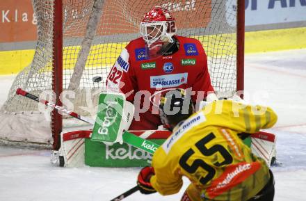 EBEL. Eishockey Bundesliga. KAC gegen	spusu Vienna Capitals. Sebastian Dahm,  (KAC), Luke Mocada  (Vienna Capitals). Klagenfurt, am 1.10.2021.
Foto: Kuess
www.qspictures.net

---
pressefotos, pressefotografie, kuess, qs, qspictures, sport, bild, bilder, bilddatenbank