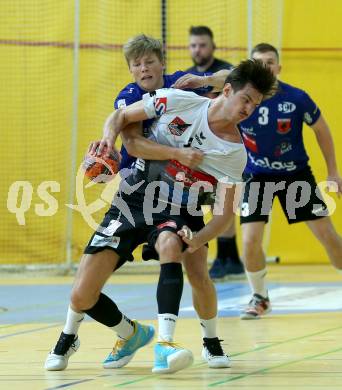 Handball. SC Kelag Ferlach gegen Sparkasse Schwaz Handball Tirol.   Nico Sager,  (Ferlach),  Michael Miskovez  (Tirol). Ferlach, am 25.9.2021. 
Foto: Kuess
---
pressefotos, pressefotografie, kuess, qs, qspictures, sport, bild, bilder, bilddatenbank