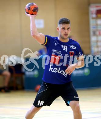 Handball. SC Kelag Ferlach gegen Sparkasse Schwaz Handball Tirol.   Peter Keresztes (Ferlach). Ferlach, am 25.9.2021. 
Foto: Kuess
---
pressefotos, pressefotografie, kuess, qs, qspictures, sport, bild, bilder, bilddatenbank