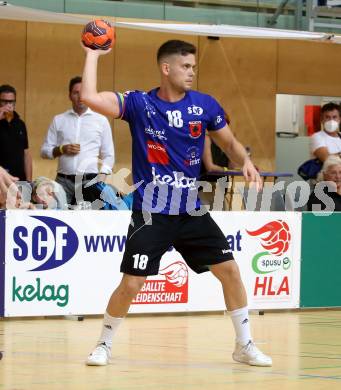 Handball. SC Kelag Ferlach gegen Sparkasse Schwaz Handball Tirol.   Peter Keresztes (Ferlach). Ferlach, am 25.9.2021. 
Foto: Kuess
---
pressefotos, pressefotografie, kuess, qs, qspictures, sport, bild, bilder, bilddatenbank