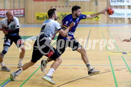 Handball. SC Kelag Ferlach gegen Sparkasse Schwaz Handball Tirol.   Leander Krobath, (Ferlach),  Emanuel Petrusic   (Tirol). Ferlach, am 25.9.2021. 
Foto: Kuess
---
pressefotos, pressefotografie, kuess, qs, qspictures, sport, bild, bilder, bilddatenbank