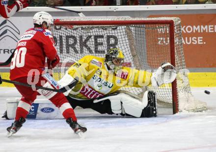 EBEL. Eishockey Bundesliga. KAC gegen	spusu Vienna Capitals. Matthew Fraser,  (KAC),  Bernhard Starkbaum (Vienna Capitals). Klagenfurt, am 1.10.2021.
Foto: Kuess
www.qspictures.net

---
pressefotos, pressefotografie, kuess, qs, qspictures, sport, bild, bilder, bilddatenbank