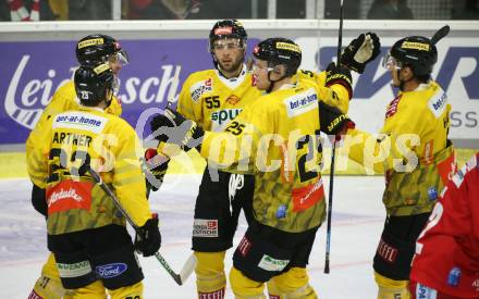 EBEL. Eishockey Bundesliga. KAC gegen	spusu Vienna Capitals. Torjubel Sascha Bauer, Luke Moncada, Fabio Artner, Anton Karlsson   (Vienna Capitals). Klagenfurt, am 1.10.2021.
Foto: Kuess
www.qspictures.net

---
pressefotos, pressefotografie, kuess, qs, qspictures, sport, bild, bilder, bilddatenbank