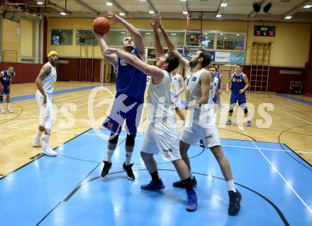 Basketball Austria Cup 2020/2021.  Woerthersee Piraten gegen BBU Salzburg. Andreas Nuck, Alen Repac  (Piraten), Rusmir Grosic (BBU Salzburg). Klagenfurt, am 2.10.2021.
Foto: Kuess
www.qspictures.net

---
pressefotos, pressefotografie, kuess, qs, qspictures, sport, bild, bilder, bilddatenbank