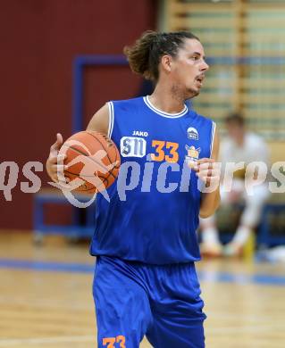 Basketball Austria Cup 2020/2021.  Woerthersee Piraten gegen BBU Salzburg. Jesus Diaz del Rio Foces  (BBU Salzburg). Klagenfurt, am 2.10.2021.
Foto: Kuess
www.qspictures.net

---
pressefotos, pressefotografie, kuess, qs, qspictures, sport, bild, bilder, bilddatenbank