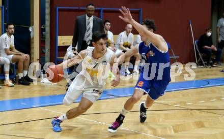 Basketball Austria Cup 2020/2021.  Woerthersee Piraten gegen BBU Salzburg. Jure Bavdek (Piraten), Thomas Buchegger  (BBU Salzburg). Klagenfurt, am 2.10.2021.
Foto: Kuess
www.qspictures.net

---
pressefotos, pressefotografie, kuess, qs, qspictures, sport, bild, bilder, bilddatenbank