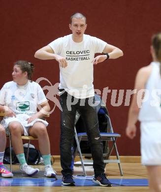 Basketball Damen Superliga 2021/2022. Grunddurchgang 1. Runde.  KOS Celovec Damen gegen BK Duchess Klosterneuburg. Trainer Andraz Voncina (KOS). Klagenfurt, am 2.10.2021.
Foto: Kuess
www.qspictures.net
---
pressefotos, pressefotografie, kuess, qs, qspictures, sport, bild, bilder, bilddatenbank