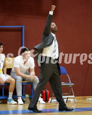 Basketball Austria Cup 2020/2021.  Woerthersee Piraten gegen BBU Salzburg. Trainer Aaron Mitchell (Piraten). Klagenfurt, am 2.10.2021.
Foto: Kuess
www.qspictures.net

---
pressefotos, pressefotografie, kuess, qs, qspictures, sport, bild, bilder, bilddatenbank