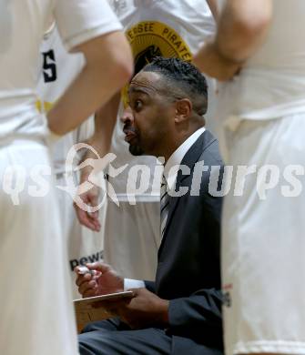 Basketball Austria Cup 2020/2021.  Woerthersee Piraten gegen BBU Salzburg. Trainer Aaron Mitchell (Piraten). Klagenfurt, am 2.10.2021.
Foto: Kuess
www.qspictures.net

---
pressefotos, pressefotografie, kuess, qs, qspictures, sport, bild, bilder, bilddatenbank