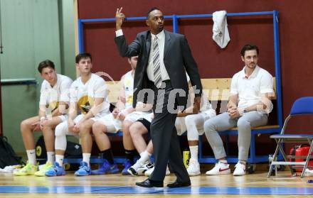 Basketball Austria Cup 2020/2021.  Woerthersee Piraten gegen BBU Salzburg. Trainer  Aaron Mitchell (Piraten). Klagenfurt, am 2.10.2021.
Foto: Kuess
www.qspictures.net

---
pressefotos, pressefotografie, kuess, qs, qspictures, sport, bild, bilder, bilddatenbank