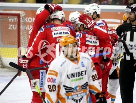 EBEL. Eishockey Bundesliga. KAC gegen	Black Wings Linz. Torjubel Thomas Koch, Rok Ticar, Paul Postma, Matthew Fraser (KAC). Klagenfurt, am 8.10.2021.
Foto: Kuess
www.qspictures.net

---
pressefotos, pressefotografie, kuess, qs, qspictures, sport, bild, bilder, bilddatenbank