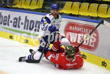 EBEL. Eishockey Bundesliga. VSV gegen HCB Suedtirol Alperia. Felix Maxa,  (VSV),  Keegan Lowe  (Bozen). Villach, am 10.10.2021.
Foto: Kuess
www.qspictures.net
---
pressefotos, pressefotografie, kuess, qs, qspictures, sport, bild, bilder, bilddatenbank