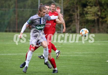 Fussball. Kaerntner Liga. Ferlach Atus gegen Dellach/Gail.   Martin Posratschnig (Ferlach),   Lukas Fabian Santner (Dellach). Ferlach, am 9.10.2021.
Foto: Kuess
www.qspictures.net
---
pressefotos, pressefotografie, kuess, qs, qspictures, sport, bild, bilder, bilddatenbank