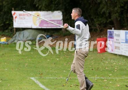 Fussball. Kaerntner Liga. Ferlach Atus gegen Dellach/Gail.  Trainer  Mario Verdel (Ferlach). Ferlach, am 9.10.2021.
Foto: Kuess
www.qspictures.net
---
pressefotos, pressefotografie, kuess, qs, qspictures, sport, bild, bilder, bilddatenbank