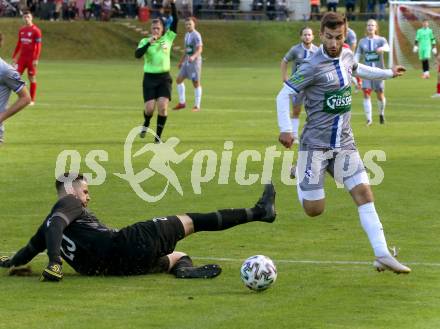 Fussball. Kaerntner Liga. Ferlach Atus gegen Dellach/Gail.  Florian Heindl (Ferlach),   Samir Nuhanovic (Dellach). Ferlach, am 9.10.2021.
Foto: Kuess
www.qspictures.net
---
pressefotos, pressefotografie, kuess, qs, qspictures, sport, bild, bilder, bilddatenbank