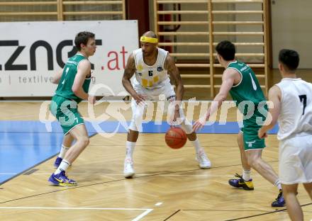 Basketball Zweite Liga 2021/2022. Grunddurchgang 1. Runde.  Woerthersee Piraten gegen Future Team Steiermark. Shawn Ray (Piraten), Miro Zapf , Elias Podany  (Steiermark). Klagenfurt, am 10.10.2021.
Foto: Kuess
www.qspictures.net

---
pressefotos, pressefotografie, kuess, qs, qspictures, sport, bild, bilder, bilddatenbank