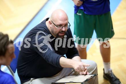 Basketball Zweite Liga 2021/2022. Grunddurchgang 1. Runde.  Woerthersee Piraten gegen Future Team Steiermark. Trainer Dimitris Sarikas (Steiermark). Klagenfurt, am 10.10.2021.
Foto: Kuess
www.qspictures.net

---
pressefotos, pressefotografie, kuess, qs, qspictures, sport, bild, bilder, bilddatenbank