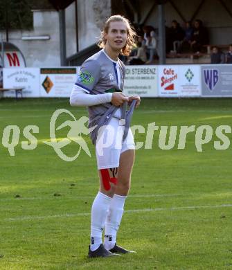 Fussball. Kaerntner Liga. Ferlach Atus gegen Dellach/Gail.  Lukas Fabian Santner  (Dellach). Ferlach, am 9.10.2021.
Foto: Kuess
www.qspictures.net
---
pressefotos, pressefotografie, kuess, qs, qspictures, sport, bild, bilder, bilddatenbank