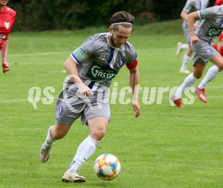 Fussball. Kaerntner Liga. Ferlach Atus gegen Dellach/Gail.  Maximilian Wastian   (Dellach). Ferlach, am 9.10.2021.
Foto: Kuess
www.qspictures.net
---
pressefotos, pressefotografie, kuess, qs, qspictures, sport, bild, bilder, bilddatenbank