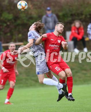 Fussball. Kaerntner Liga. Ferlach Atus gegen Dellach/Gail. Martin Posratschnig  (Ferlach), Lukas Fabian Santner  (Dellach). Ferlach, am 9.10.2021.
Foto: Kuess
www.qspictures.net
---
pressefotos, pressefotografie, kuess, qs, qspictures, sport, bild, bilder, bilddatenbank