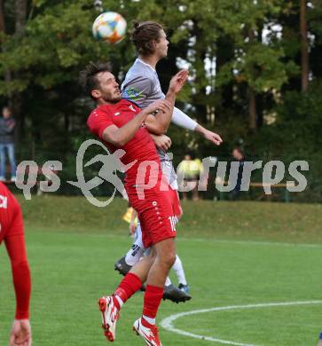 Fussball. Kaerntner Liga. Ferlach Atus gegen Dellach/Gail. Petar Maric  (Ferlach), Lukas Fabian Santner  (Dellach). Ferlach, am 9.10.2021.
Foto: Kuess
www.qspictures.net
---
pressefotos, pressefotografie, kuess, qs, qspictures, sport, bild, bilder, bilddatenbank