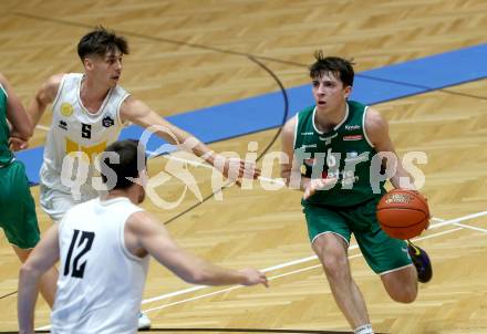 Basketball Zweite Liga 2021/2022. Grunddurchgang 1. Runde.  Woerthersee Piraten gegen Future Team Steiermark. Felix Leindecker (Piraten),  Elias Podany  (Steiermark). Klagenfurt, am 10.10.2021.
Foto: Kuess
www.qspictures.net

---
pressefotos, pressefotografie, kuess, qs, qspictures, sport, bild, bilder, bilddatenbank