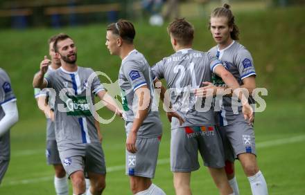 Fussball. Kaerntner Liga. Ferlach Atus gegen Dellach/Gail.  Torjubel Lukas Huber, Christopher Schaller, Ralph Roman Scheer, Lukas Fabian Santner (Dellach). Ferlach, am 9.10.2021.
Foto: Kuess
www.qspictures.net
---
pressefotos, pressefotografie, kuess, qs, qspictures, sport, bild, bilder, bilddatenbank