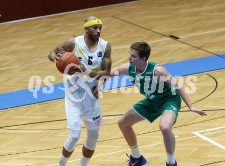 Basketball Zweite Liga 2021/2022. Grunddurchgang 1. Runde.  Woerthersee Piraten gegen Future Team Steiermark. Shawn Ray (Piraten), Miro Zapf  (Steiermark). Klagenfurt, am 10.10.2021.
Foto: Kuess
www.qspictures.net

---
pressefotos, pressefotografie, kuess, qs, qspictures, sport, bild, bilder, bilddatenbank