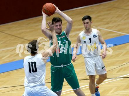 Basketball Zweite Liga 2021/2022. Grunddurchgang 1. Runde.  Woerthersee Piraten gegen Future Team Steiermark. Simon Finzgar, Jure Bavdek (Piraten), Albin Balic  (Steiermark). Klagenfurt, am 10.10.2021.
Foto: Kuess
www.qspictures.net

---
pressefotos, pressefotografie, kuess, qs, qspictures, sport, bild, bilder, bilddatenbank