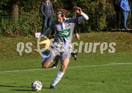 Fussball. Kaerntner Liga. Ferlach Atus gegen Dellach/Gail. Thomas Philipp Loik  (Dellach). Ferlach, am 9.10.2021.
Foto: Kuess
www.qspictures.net
---
pressefotos, pressefotografie, kuess, qs, qspictures, sport, bild, bilder, bilddatenbank