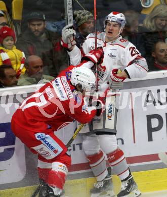 EBEL. Eishockey Bundesliga. KAC gegen	iClinic Bratislava Capitals. Manuel Ganahl,  (KAC), Martin Chovan  (Bratislava). Klagenfurt, am 15.10.2021.
Foto: Kuess
www.qspictures.net

---
pressefotos, pressefotografie, kuess, qs, qspictures, sport, bild, bilder, bilddatenbank