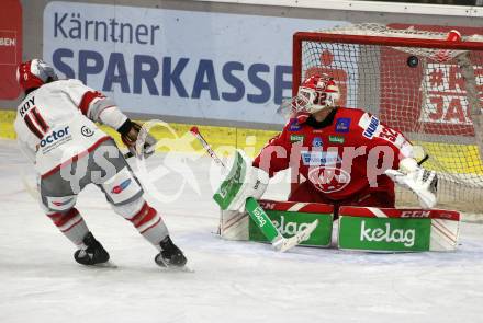 EBEL. Eishockey Bundesliga. KAC gegen	iClinic Bratislava Capitals. Sebastian Dahm,  (KAC),  Marc-Olivier Roy (Bratislava). Klagenfurt, am 15.10.2021.
Foto: Kuess
www.qspictures.net

---
pressefotos, pressefotografie, kuess, qs, qspictures, sport, bild, bilder, bilddatenbank