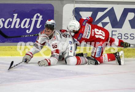 EBEL. Eishockey Bundesliga. KAC gegen	iClinic Bratislava Capitals. Thomas Koch,  (KAC), Luc James Snuggerud  (Bratislava). Klagenfurt, am 15.10.2021.
Foto: Kuess
www.qspictures.net

---
pressefotos, pressefotografie, kuess, qs, qspictures, sport, bild, bilder, bilddatenbank