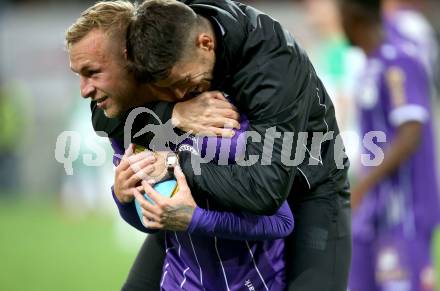 Fussball. Bundesliga. SK Austria Klagenfurt gegen  SK Rapid.  Fussball. Bundesliga. SK Austria Klagenfurt gegen  SK Rapid. Jubel Florian Jaritz, Co-Trainer Manuel Trattnig (Klagenfurt). Klagenfurt, am 16.10.2021. (Klagenfurt). Klagenfurt, am 16.10.2021.
Foto: Kuess
www.qspictures.net
---
pressefotos, pressefotografie, kuess, qs, qspictures, sport, bild, bilder, bilddatenbank