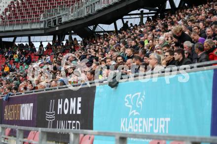 Fussball. Bundesliga. SK Austria Klagenfurt gegen  SK Rapid.  Fans. Klagenfurt, am 16.10.2021.
Foto: Kuess
www.qspictures.net
---
pressefotos, pressefotografie, kuess, qs, qspictures, sport, bild, bilder, bilddatenbank