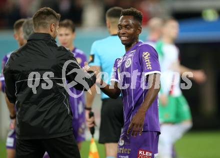 Fussball. Bundesliga. SK Austria Klagenfurt gegen  SK Rapid.  Jubel Co-Trainer Manuel Trattnig, Gloire Amanda (Klagenfurt). Klagenfurt, am 16.10.2021.
Foto: Kuess
www.qspictures.net
---
pressefotos, pressefotografie, kuess, qs, qspictures, sport, bild, bilder, bilddatenbank