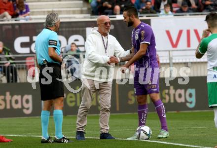 Fussball. Bundesliga. SK Austria Klagenfurt gegen  SK Rapid. Ehrenanstoss Otto Retzer, Markus Pink. Klagenfurt, am 16.10.2021.
Foto: Kuess
www.qspictures.net
---
pressefotos, pressefotografie, kuess, qs, qspictures, sport, bild, bilder, bilddatenbank