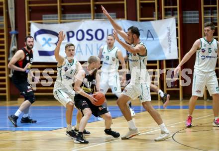 Basketball Zweite Liga 2021/2022. Grunddurchgang 2. Runde.  KOS Celovec gegen Mattersburg Rocks. Valentin Pasterk, Marko Gutalj (KOS),  Claudio Vancura (Mattersburg). Klagenfurt, am 16.10.2021.
Foto: Kuess
www.qspictures.net
---
pressefotos, pressefotografie, kuess, qs, qspictures, sport, bild, bilder, bilddatenbank