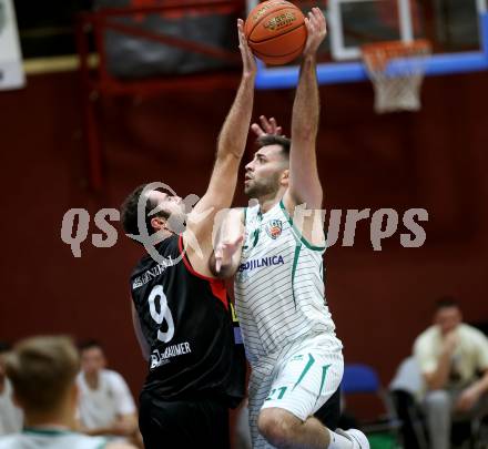 Basketball Zweite Liga 2021/2022. Grunddurchgang 2. Runde.  KOS Celovec gegen Mattersburg Rocks. Marin Sliskovic (KOS), Tobias Winkler  (Mattersburg). Klagenfurt, am 16.10.2021.
Foto: Kuess
www.qspictures.net
---
pressefotos, pressefotografie, kuess, qs, qspictures, sport, bild, bilder, bilddatenbank